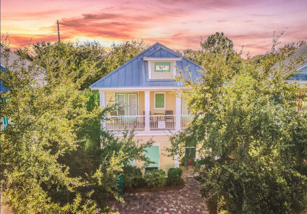 Spacious home with resort-style pool near Destin beach
